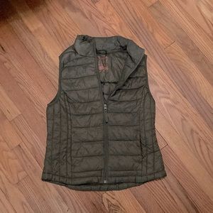 Sleeveless puffer